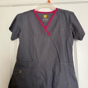 WonderWink Charcoal Scrub Top with Fuchsia Trim